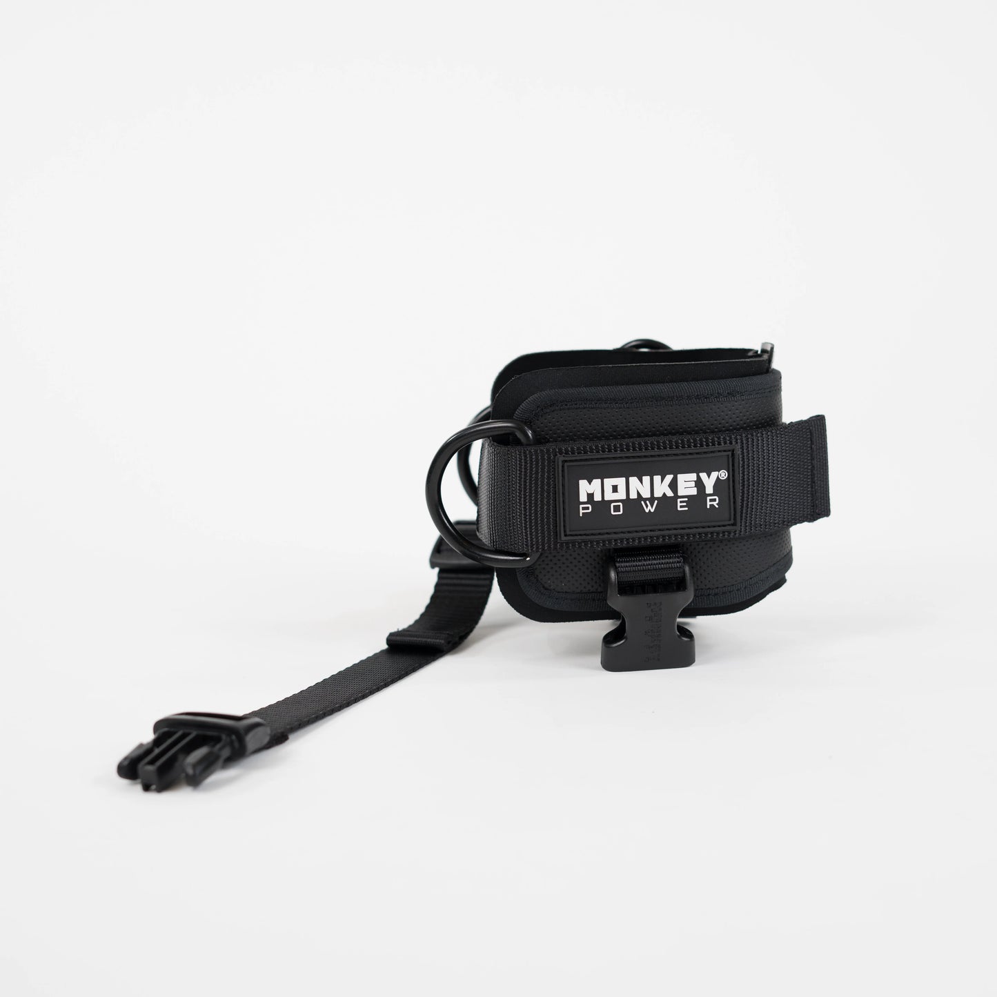 Grilletes Negros Clásicos by MONKEY