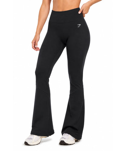 Everyday Seamless Flared Legging by GYMSHARK