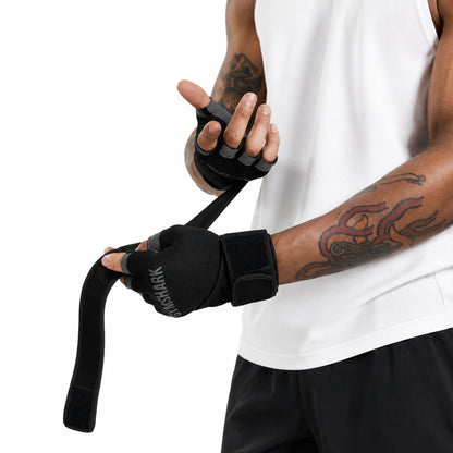 Wrap Lifting Gloves by GYMSHARK